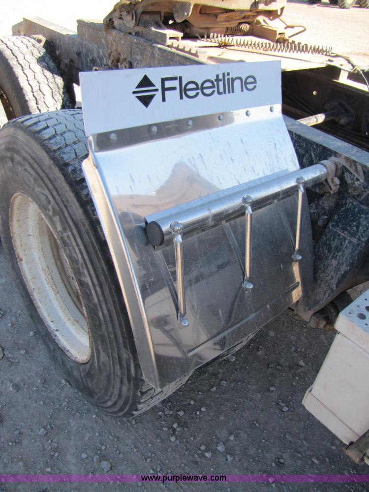 image for item B2193 1999 Freightliner Century Class semi truck