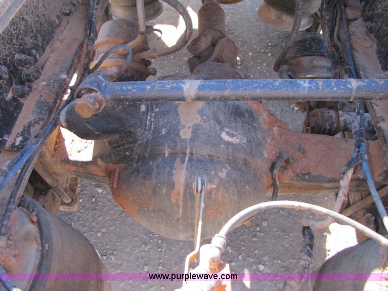 image for item B2193 1999 Freightliner Century Class semi truck