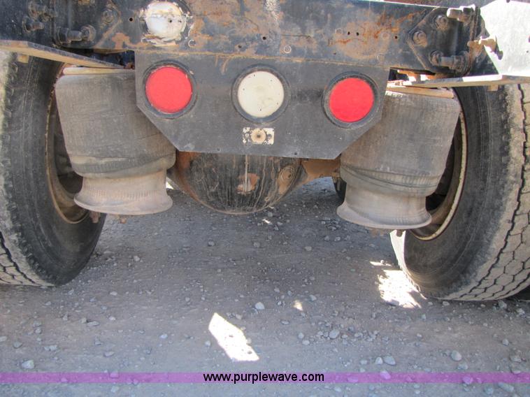 image for item B2193 1999 Freightliner Century Class semi truck