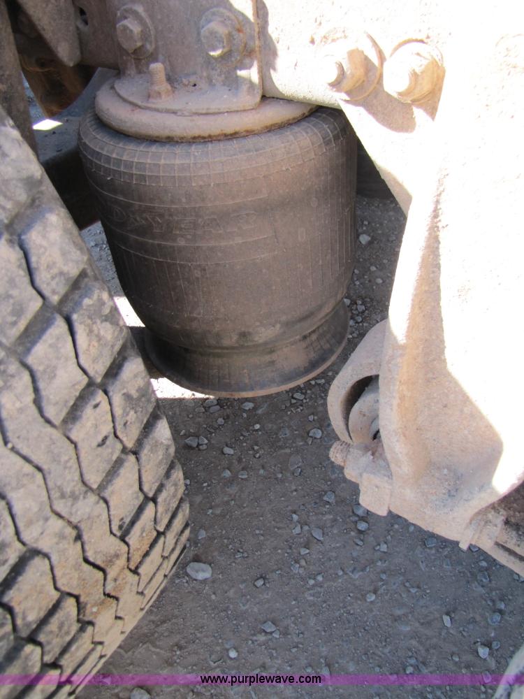 image for item B2193 1999 Freightliner Century Class semi truck