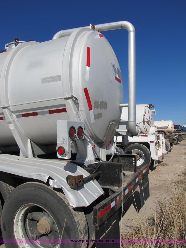 image for item B2194 1983 Fruehauf 42' aluminum tanker trailer