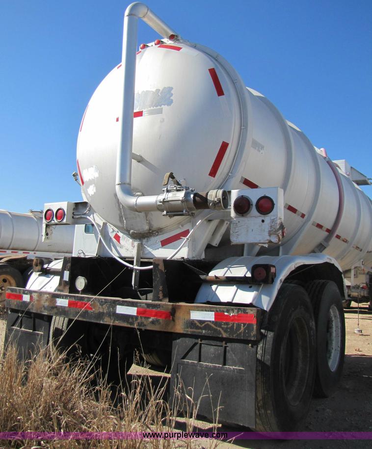 image for item B2194 1983 Fruehauf 42' aluminum tanker trailer
