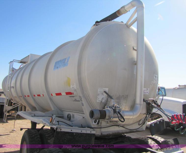 image for item B2194 1983 Fruehauf 42' aluminum tanker trailer