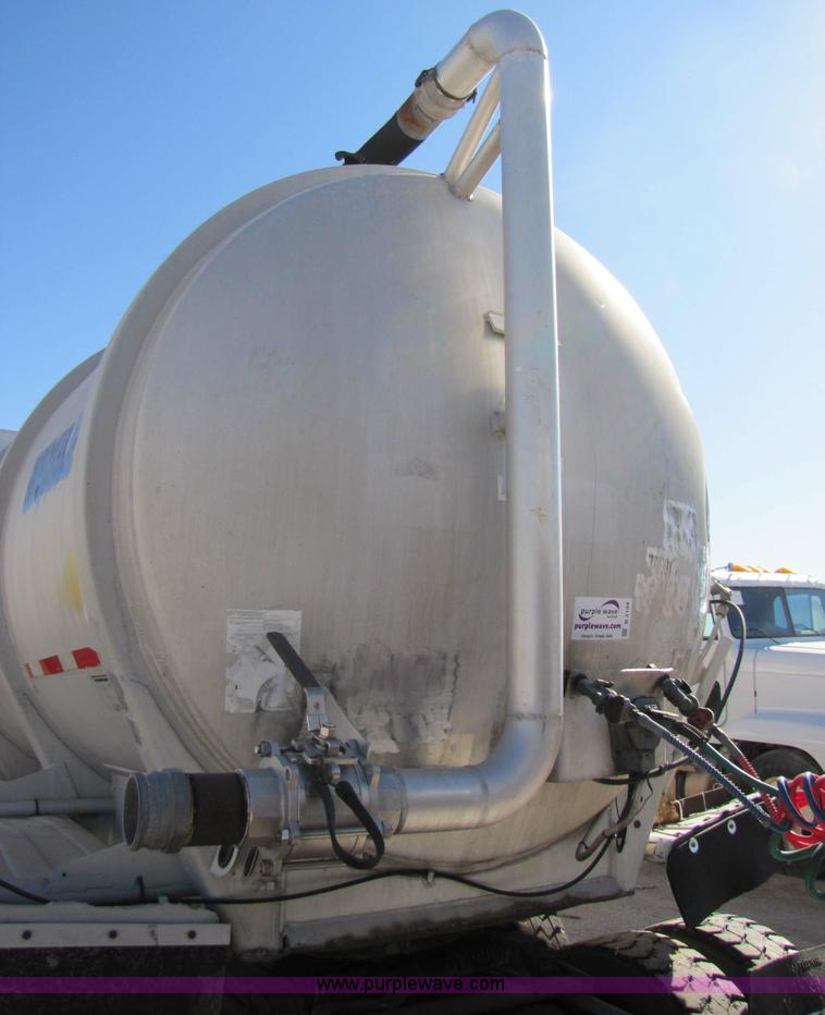 image for item B2194 1983 Fruehauf 42' aluminum tanker trailer