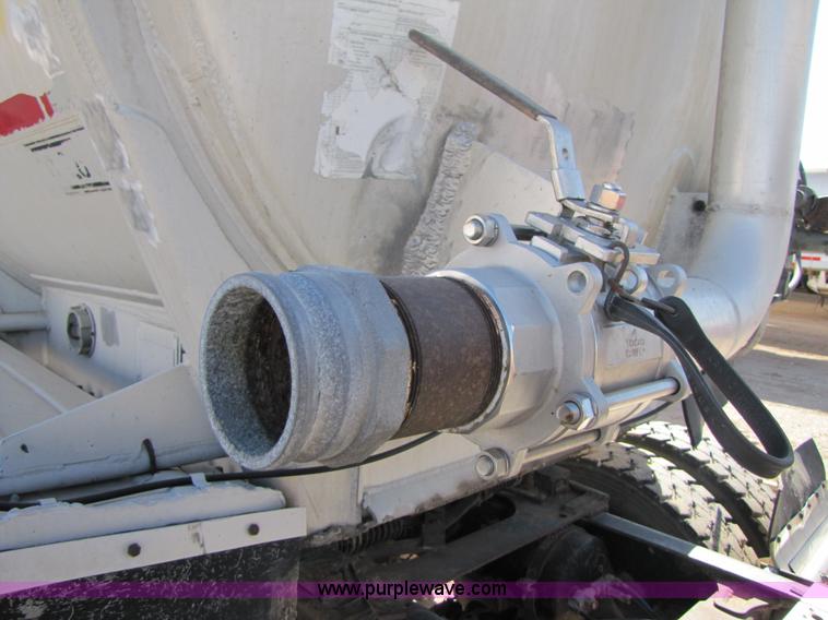 image for item B2194 1983 Fruehauf 42' aluminum tanker trailer