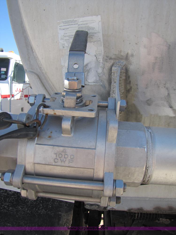 image for item B2194 1983 Fruehauf 42' aluminum tanker trailer