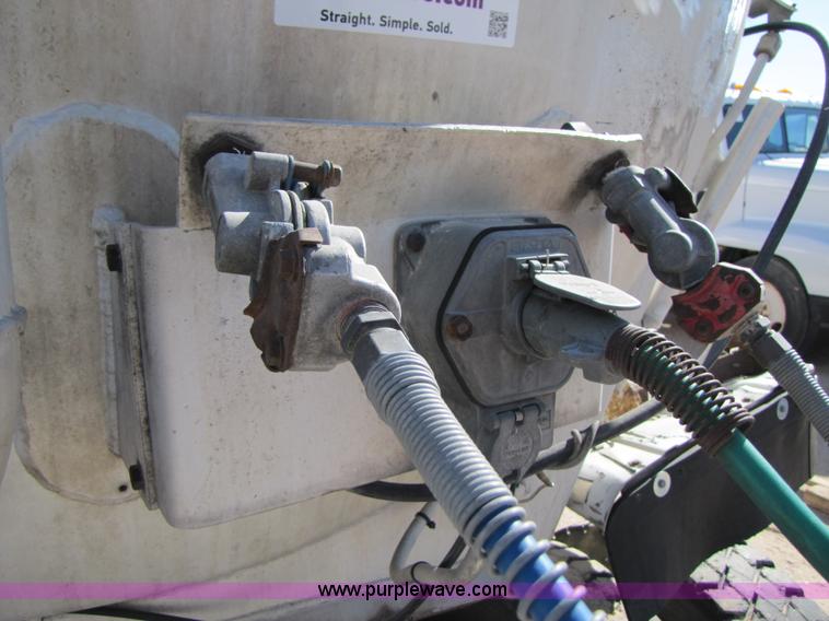 image for item B2194 1983 Fruehauf 42' aluminum tanker trailer