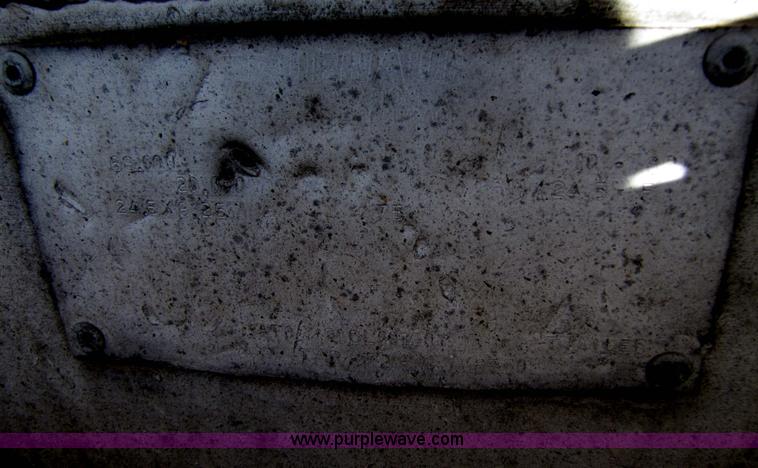 image for item B2194 1983 Fruehauf 42' aluminum tanker trailer