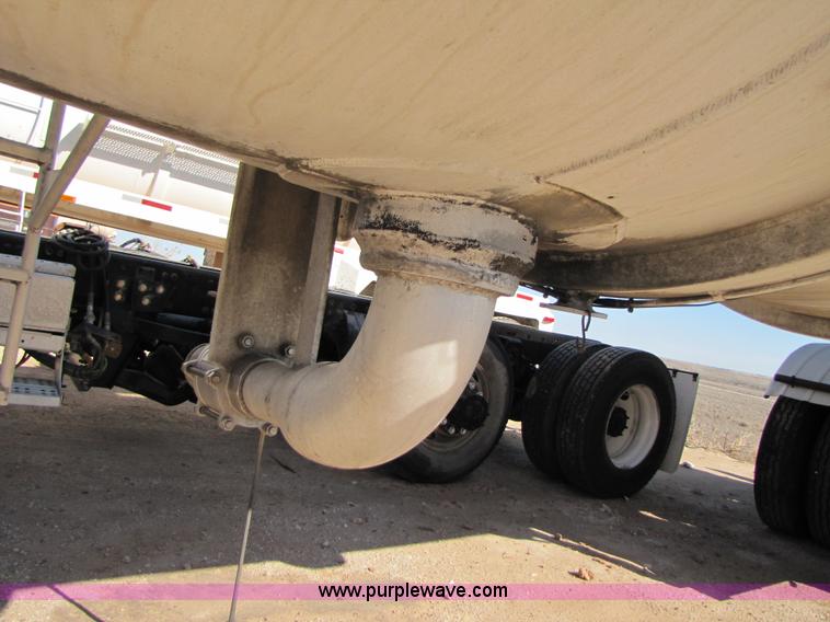 image for item B2194 1983 Fruehauf 42' aluminum tanker trailer