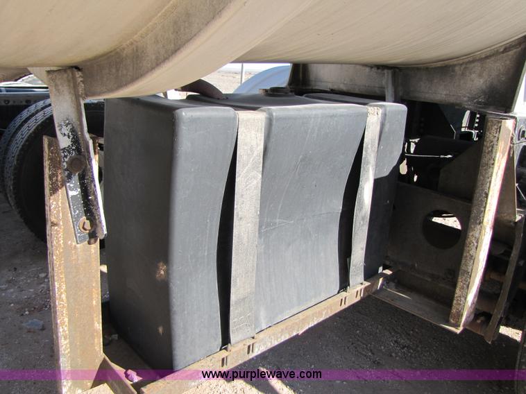 image for item B2194 1983 Fruehauf 42' aluminum tanker trailer