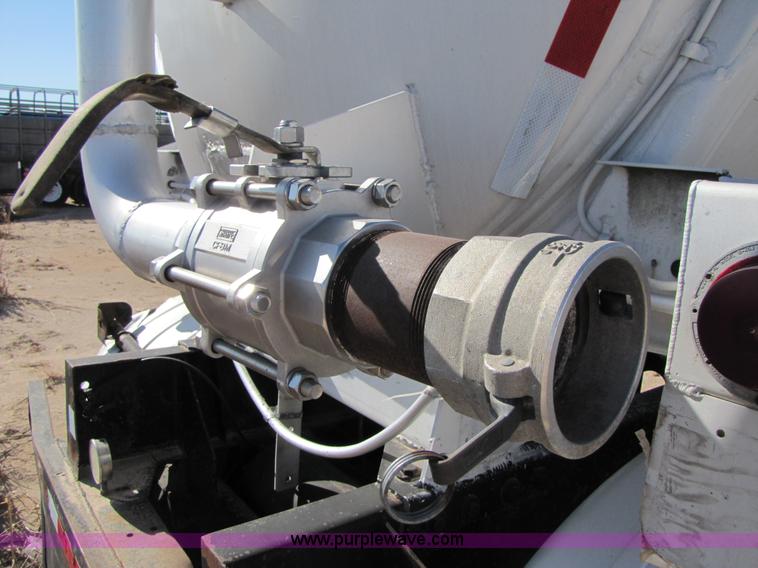 image for item B2194 1983 Fruehauf 42' aluminum tanker trailer