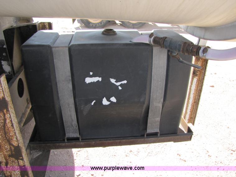 image for item B2194 1983 Fruehauf 42' aluminum tanker trailer