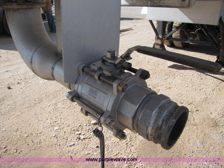 image for item B2194 1983 Fruehauf 42' aluminum tanker trailer