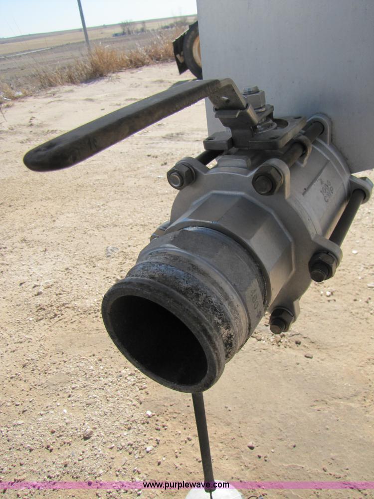 image for item B2194 1983 Fruehauf 42' aluminum tanker trailer