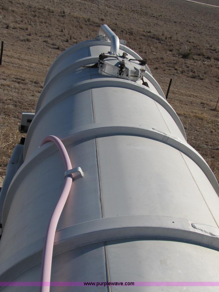 image for item B2194 1983 Fruehauf 42' aluminum tanker trailer