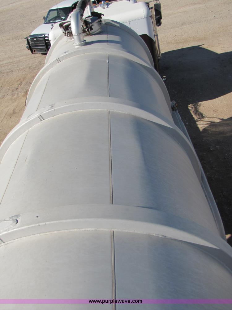 image for item B2194 1983 Fruehauf 42' aluminum tanker trailer