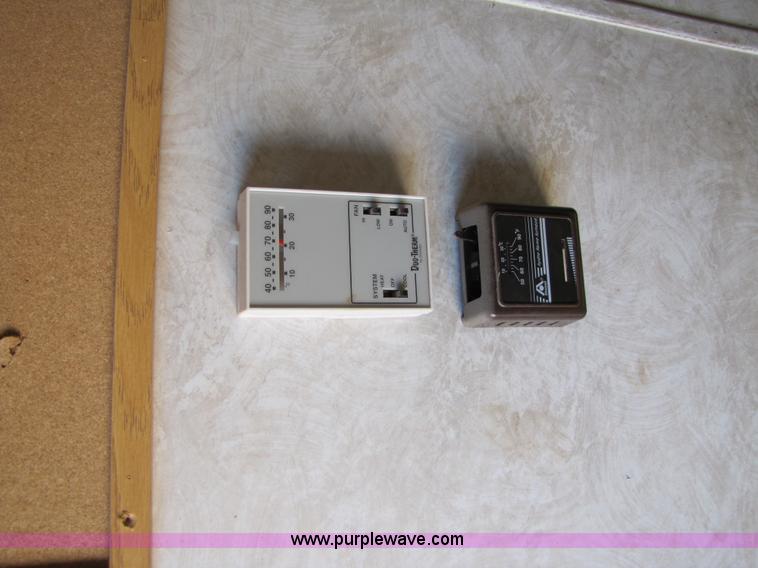 image for item B2195 1996 Dutchmen 33' travel trailer