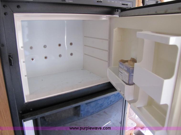 image for item B2195 1996 Dutchmen 33' travel trailer