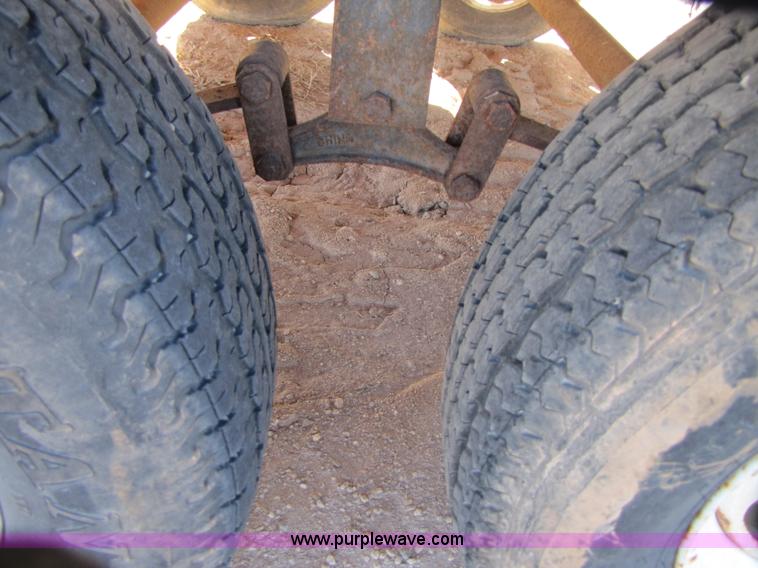 image for item B2195 1996 Dutchmen 33' travel trailer