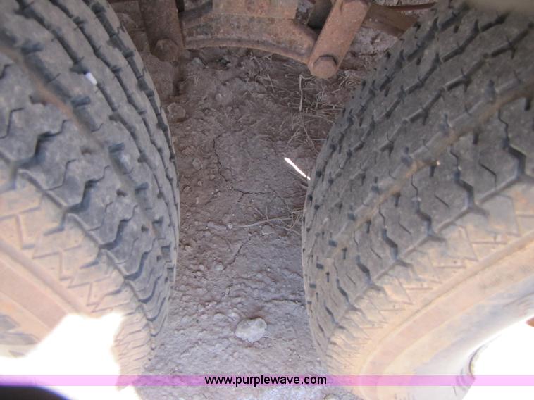 image for item B2195 1996 Dutchmen 33' travel trailer