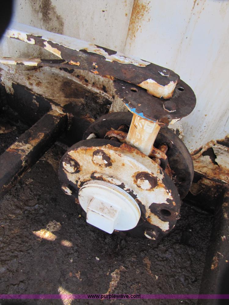 image for item B2196 2005 V.E. Enterprises flat top storage/frac tank