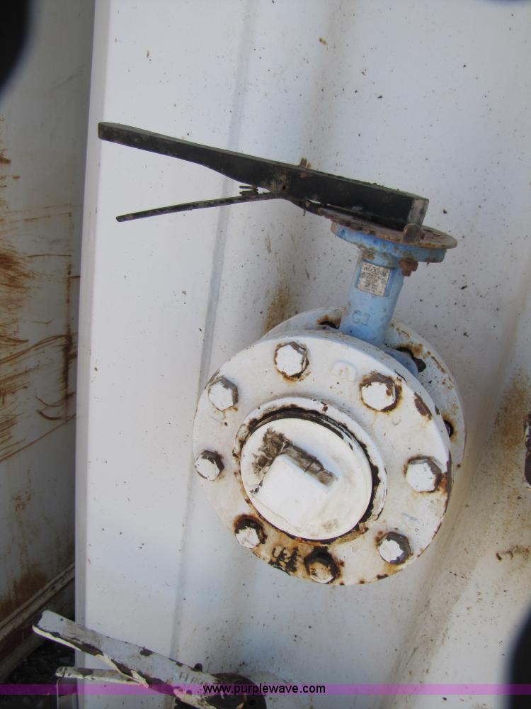 image for item B2196 2005 V.E. Enterprises flat top storage/frac tank