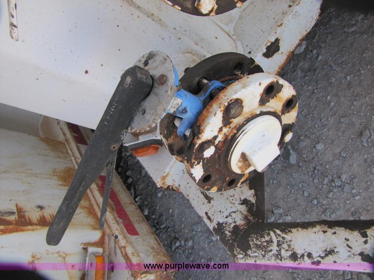 image for item B2196 2005 V.E. Enterprises flat top storage/frac tank