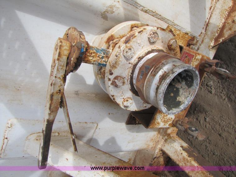 image for item B2215 2005 V.E. Enterprises flat top storage/frac tank