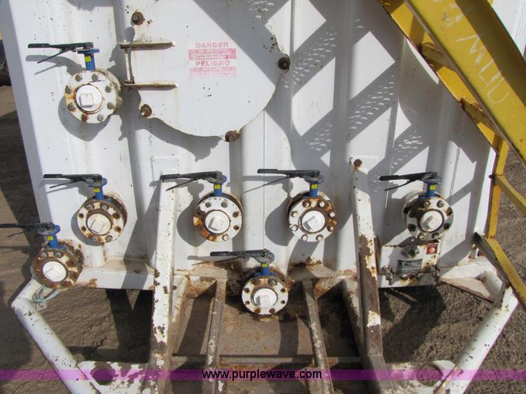 image for item B2216 2005 V.E. Enterprises flat top storage/frac tank