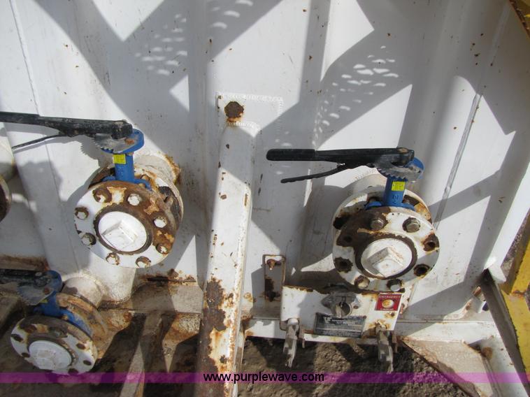 image for item B2216 2005 V.E. Enterprises flat top storage/frac tank