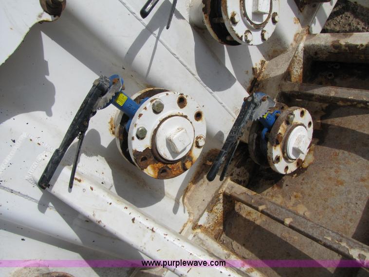 image for item B2216 2005 V.E. Enterprises flat top storage/frac tank