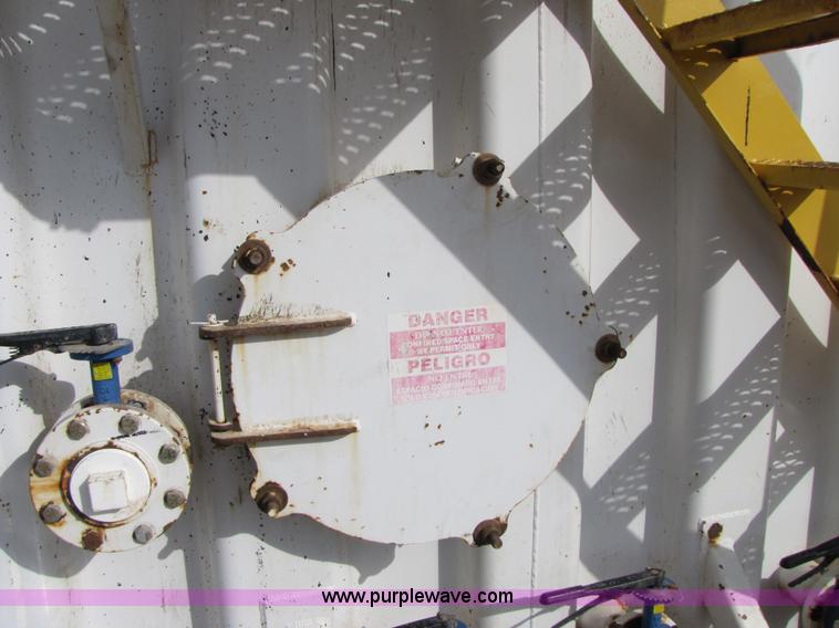 image for item B2216 2005 V.E. Enterprises flat top storage/frac tank