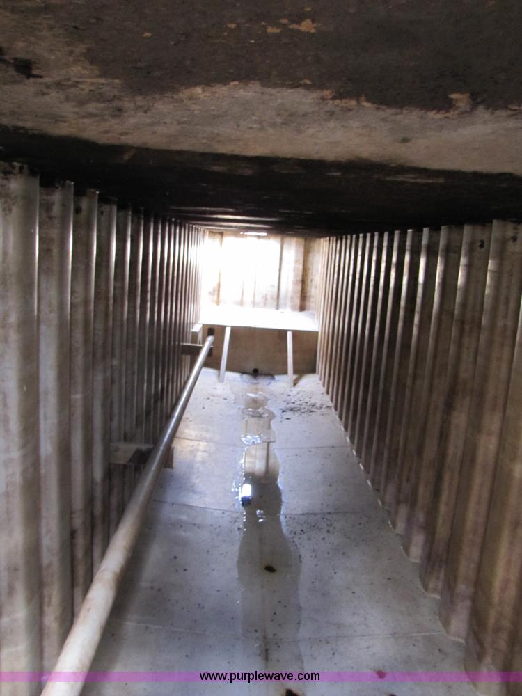 image for item B2216 2005 V.E. Enterprises flat top storage/frac tank