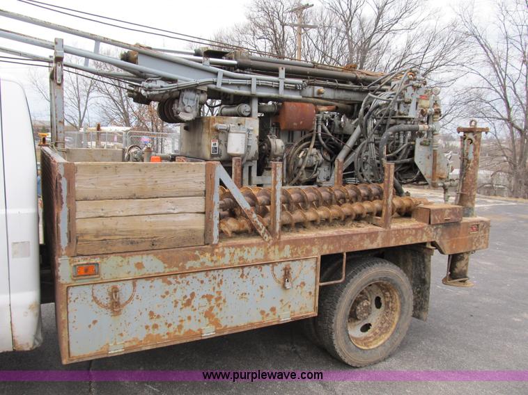 image for item B2596 1999 Ford F550 Super Duty truck with CME drill rig