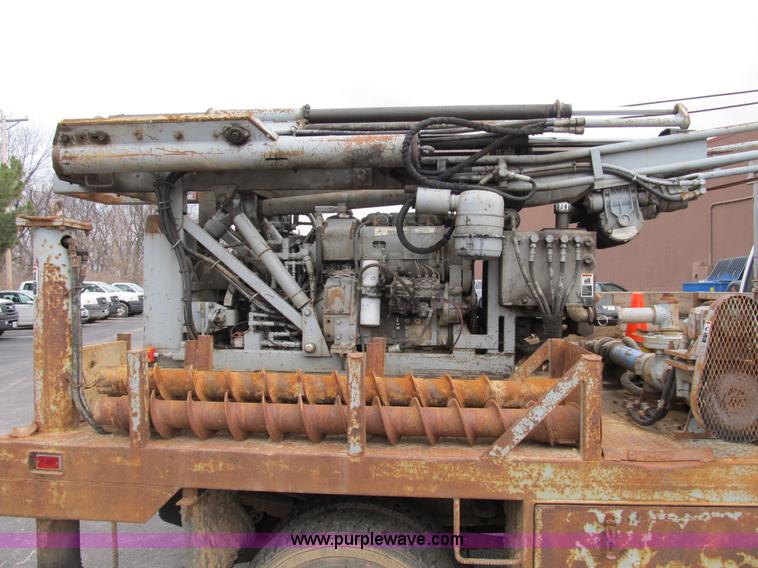 image for item B2596 1999 Ford F550 Super Duty truck with CME drill rig