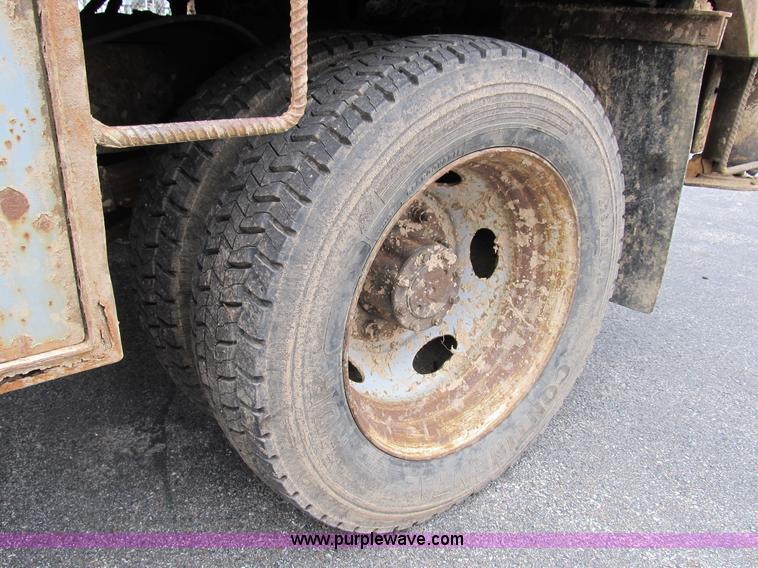 image for item B2596 1999 Ford F550 Super Duty truck with CME drill rig