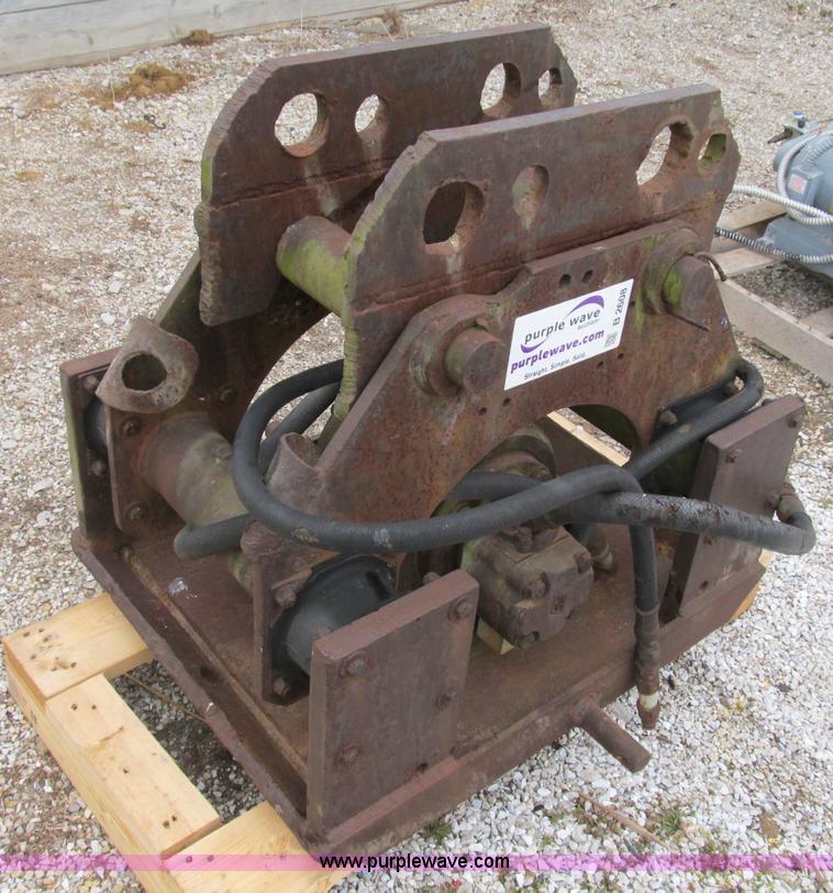 image for item B2608 Hydraulic vibratory plate compactor