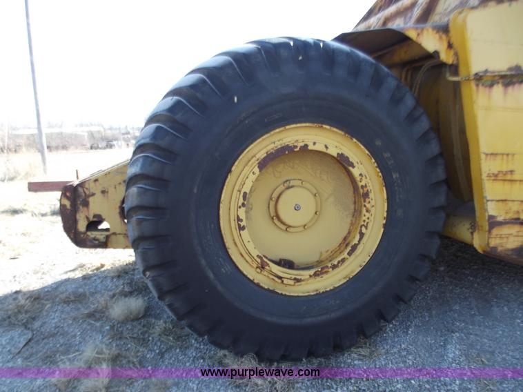 image for item B6166 Caterpillar 633 elevating scraper