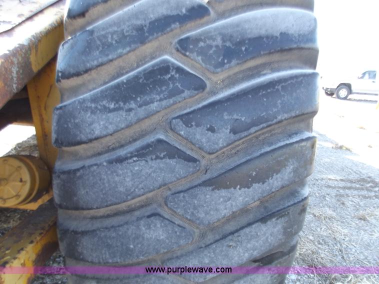 image for item B6166 Caterpillar 633 elevating scraper