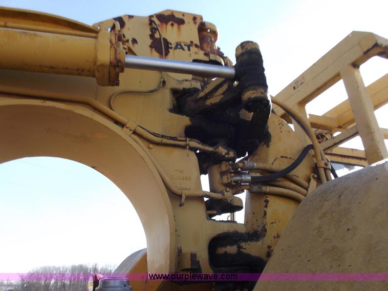 image for item B6166 Caterpillar 633 elevating scraper