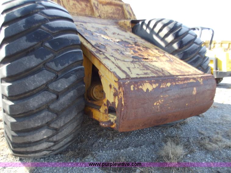 image for item B6166 Caterpillar 633 elevating scraper