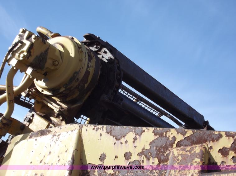 image for item B6166 Caterpillar 633 elevating scraper