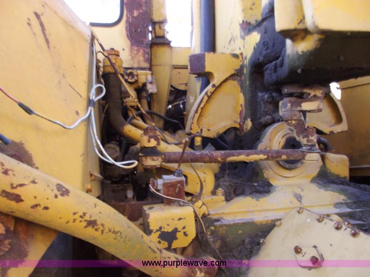image for item B6166 Caterpillar 633 elevating scraper