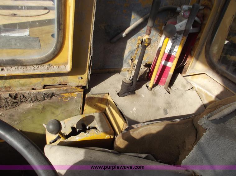 image for item B6166 Caterpillar 633 elevating scraper