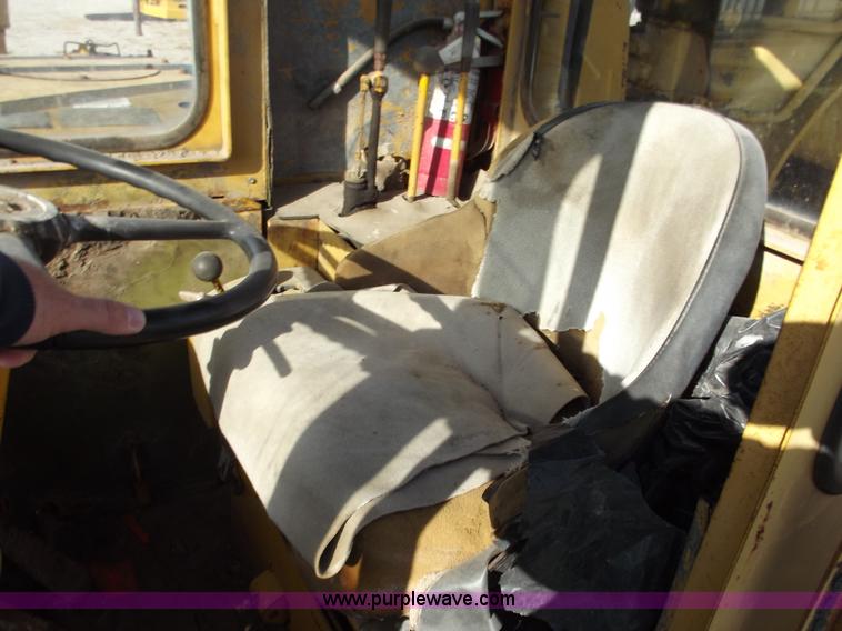 image for item B6166 Caterpillar 633 elevating scraper