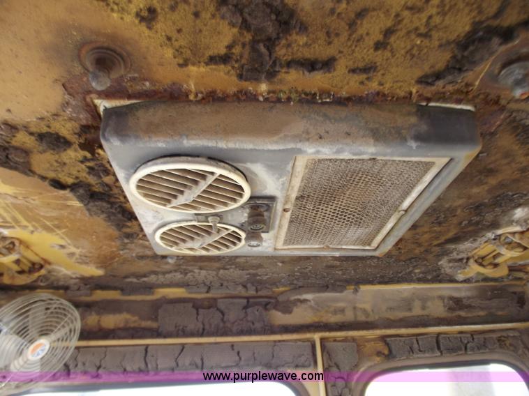 image for item B6166 Caterpillar 633 elevating scraper