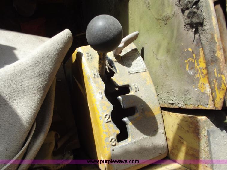 image for item B6166 Caterpillar 633 elevating scraper