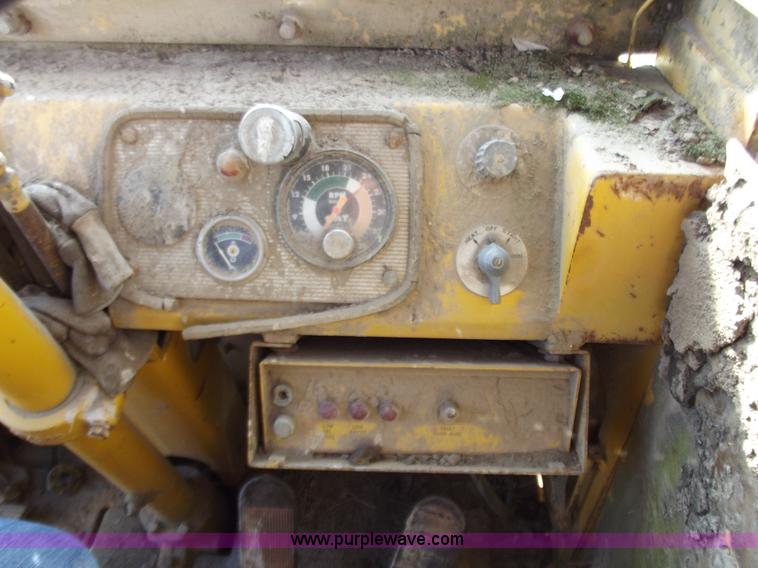 image for item B6166 Caterpillar 633 elevating scraper