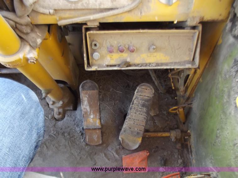 image for item B6166 Caterpillar 633 elevating scraper