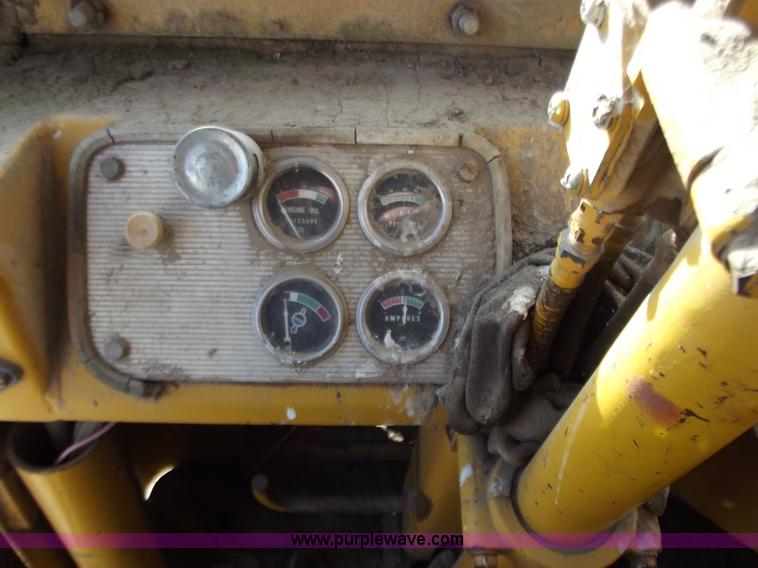 image for item B6166 Caterpillar 633 elevating scraper